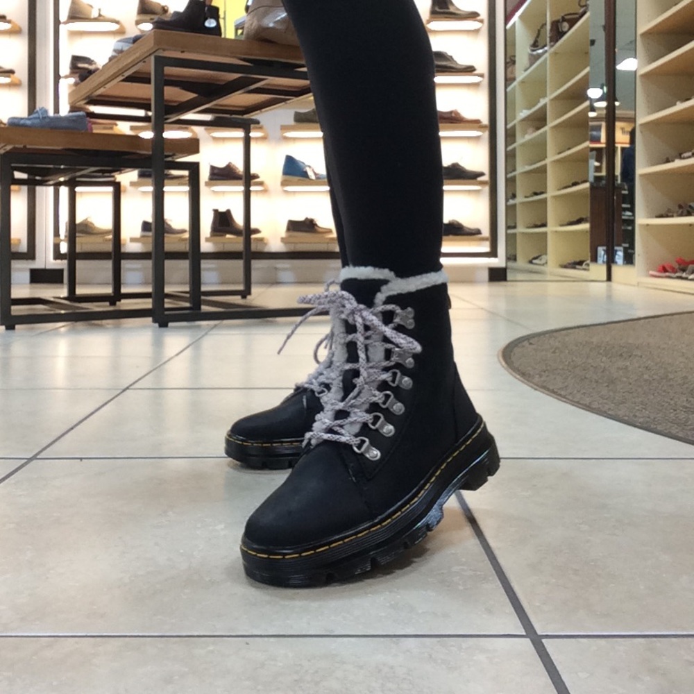 *NEW* Dr. Martens Combs W (27120001)